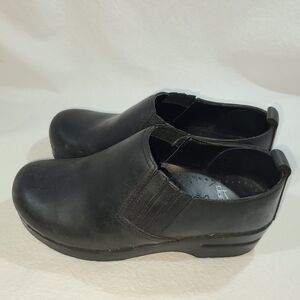Womens Dansko Professional Clog Size: 5.5-6 US 36 EU Color: Black